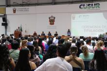 Celebran en ceremonia los nuevos titulados del CUSur