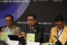 Rector del CUSur presenta libro sobre el trabajo significativo en la FIL