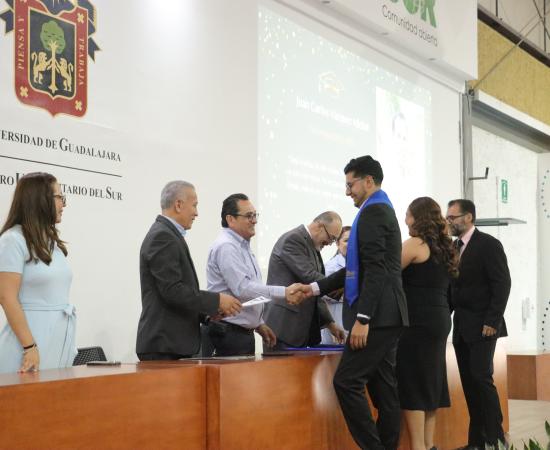 Egresan 12 estudiantes de la Maestría en Administración de Negocios del CUSur