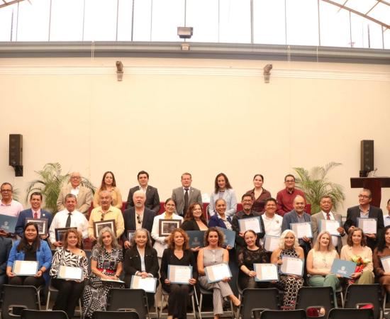 CUSur reconoce a su personal jubilado y con destacada trayectoria en emotiva ceremonia