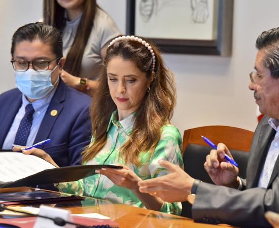 Egresados de Enfermería de UdeG podrán trabajar para la agencia de salud Icon Health Services