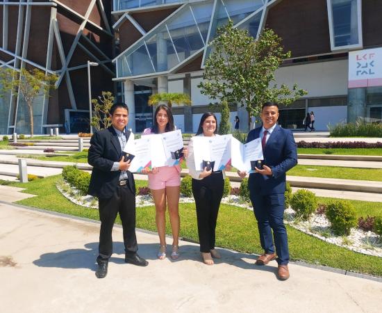 13 egresados del CUSur fueron reconocidos por su excelencia en examen Ceneval