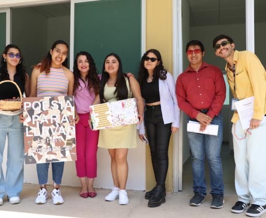 Llenan de versos al CUSur en el Día Mundial de la Poesía