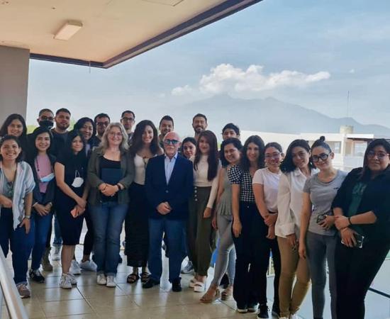 Investigador de la Universidad de Granada comparte experiencias de investigación con alumnos del CUSur