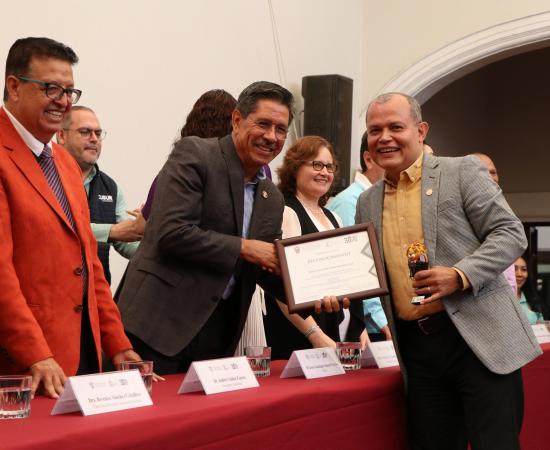 CUSur reconoce la trayectoria de su personal en ceremonia conmemorativa