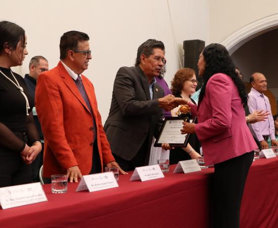 CUSur reconoce la trayectoria de su personal en ceremonia conmemorativa