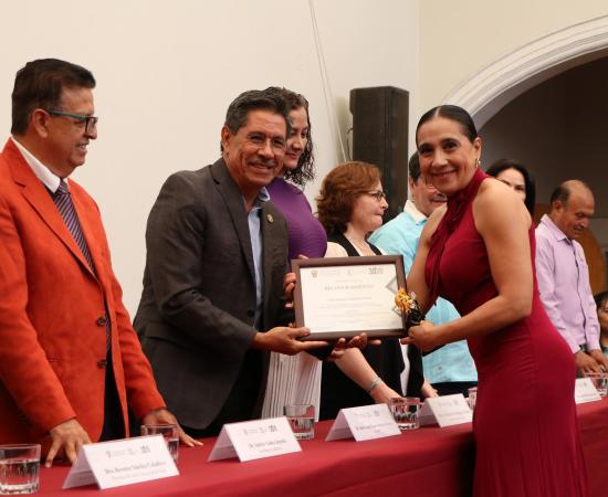 CUSur reconoce la trayectoria de su personal en ceremonia conmemorativa