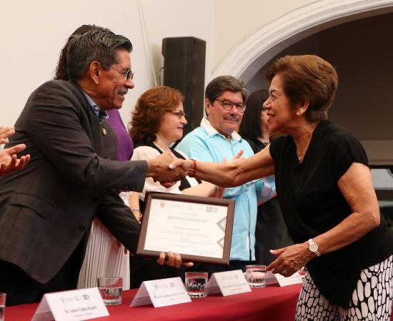 CUSur reconoce la trayectoria de su personal en ceremonia conmemorativa
