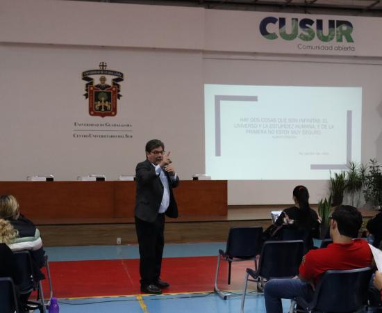 Inicia nuevo curso sobre Problemas Globales en CUSur para estudiantes de primer ingreso