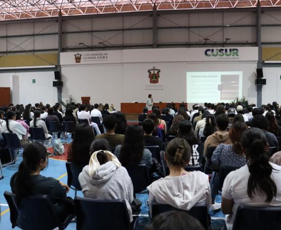 Inicia nuevo curso sobre Problemas Globales en CUSur para estudiantes de primer ingreso