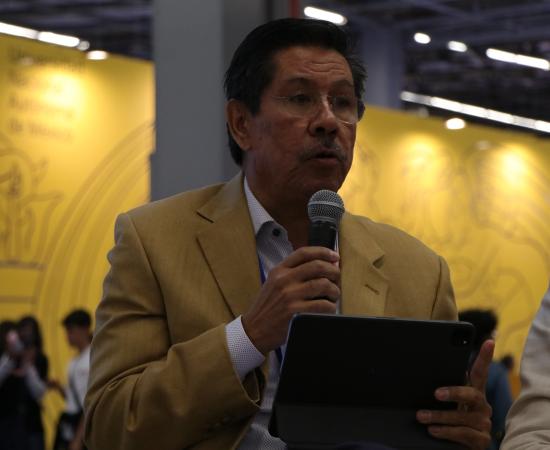 CUSur presenta libro que conecta teoría e innovación en negocios en la FIL 2024