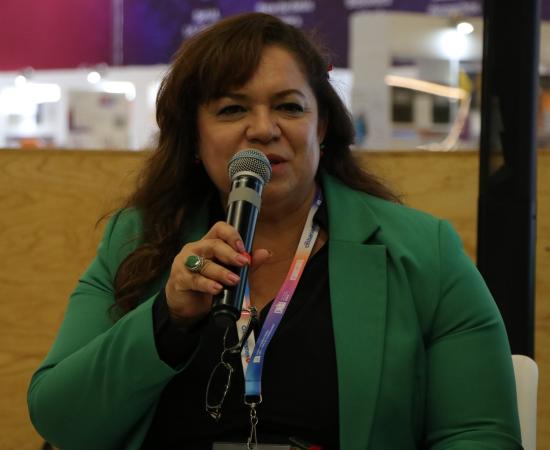 CUSur presenta libro que conecta teoría e innovación en negocios en la FIL 2024