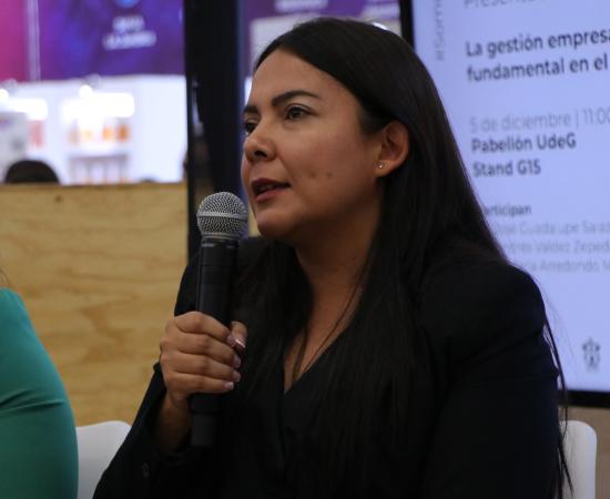 CUSur presenta libro que conecta teoría e innovación en negocios en la FIL 2024