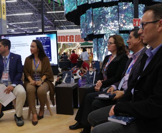 CUSur presenta en la FIL su obra 'Innovaciones Transdisciplinares' sobre tecnología y naturaleza