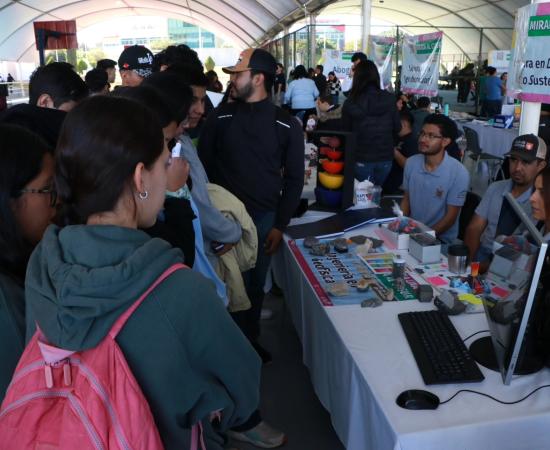 CUSur recibe a 1,763 estudiantes en la XXII Feria "Una Mirada al CUSur"