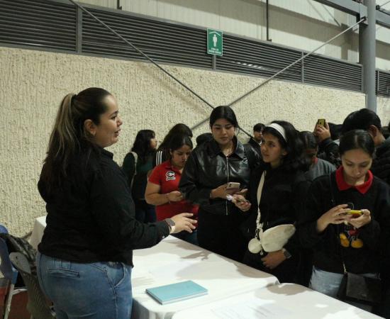CUSur recibe a 1,763 estudiantes en la XXII Feria "Una Mirada al CUSur"