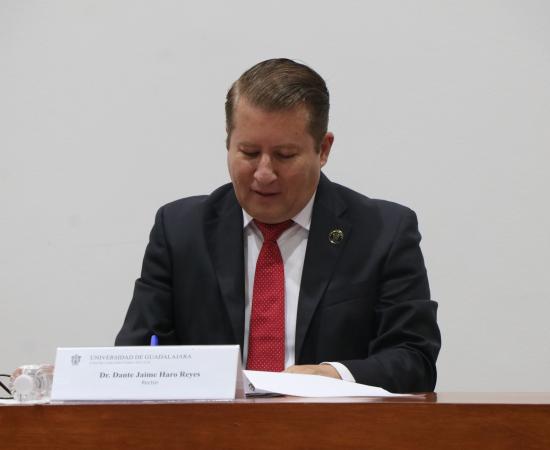 En el CUSur, 88 egresadas y egresados de nueve programas reciben su acta de titulación