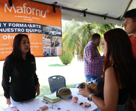 Solicitan vacantes alumnos y egresados en la Primera Feria del Empleo CUSur 2024