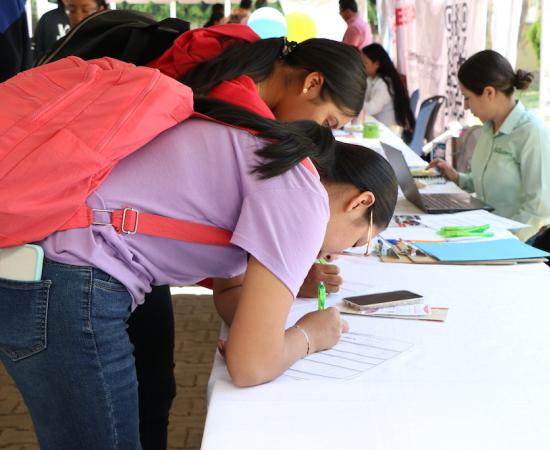 Solicitan vacantes alumnos y egresados en la Primera Feria del Empleo CUSur 2024