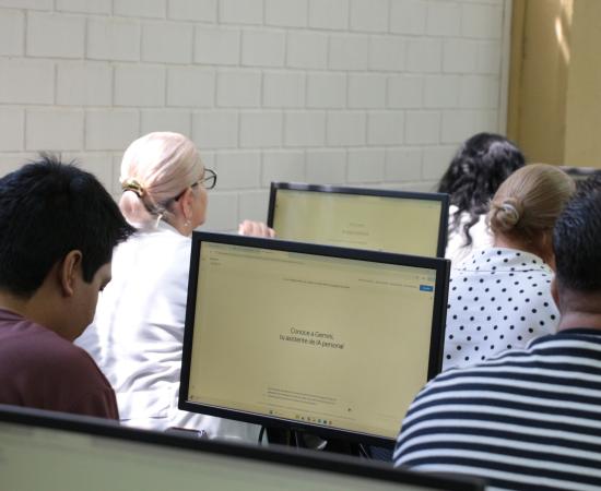 Realizan en CUSur taller sobre inteligencia artificial aplicada a la investigación