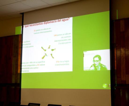 Embajadora de México en Francia charla con estudiantes del CUSur sobre la diplomacia del agua