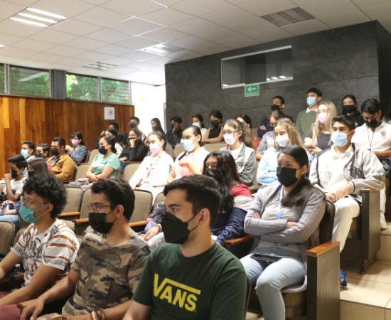 Embajadora de México en Francia charla con estudiantes del CUSur sobre la diplomacia del agua