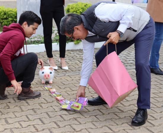 Inauguran la XXIII edición del Kilómetro del juguete en el CUSur