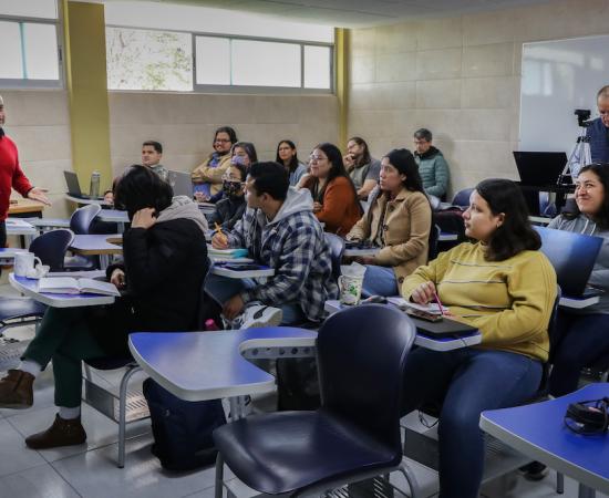 Imparten curso sobre redes neuronales artificiales en psicología