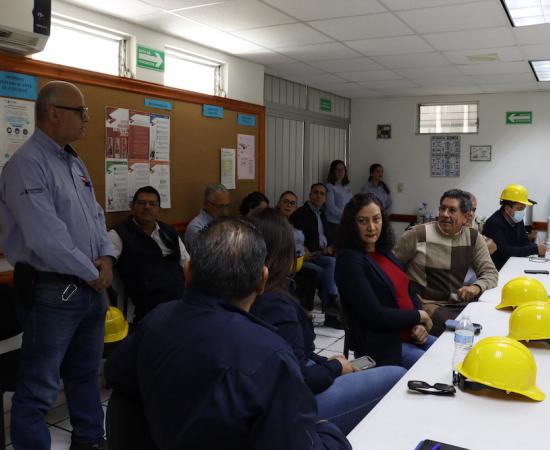 Autoridades del CUSur visitan empresa productora de papel en Atenquique, Jalisco