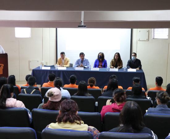 Reconocen a brigadistas del CUSur que atendieron damnificados en Colima