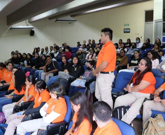 Reconocen a brigadistas del CUSur que atendieron damnificados en Colima