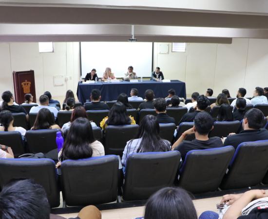 Realizan conversatorio sobre derechos de niñas, niños y adolescentes en el CUSur