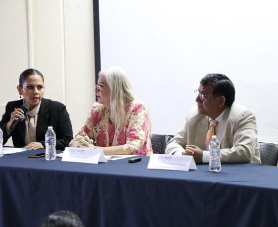 Realizan conversatorio sobre derechos de niñas, niños y adolescentes en el CUSur