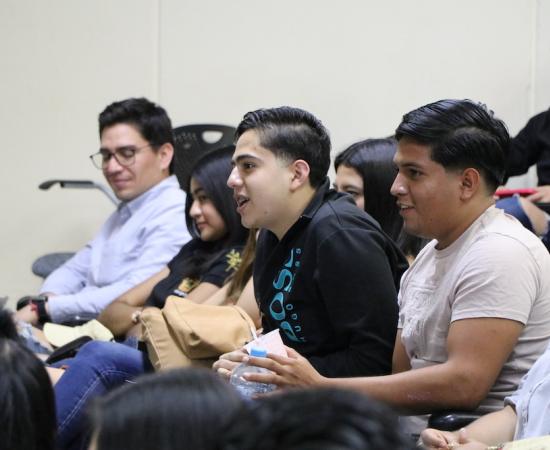 Realizan conversatorio sobre derechos de niñas, niños y adolescentes en el CUSur