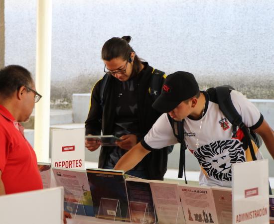 Se presenta la muestra bibliográfica en el CUSur 2023