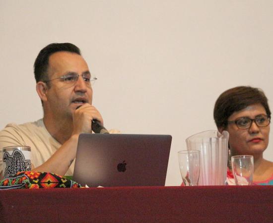 Presentan libro sobre alternativas ante el fracaso del desarrollo