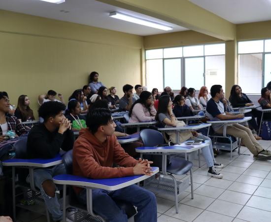 Hablan sobre periodismo de viajes en la bienvenida de esta carrera