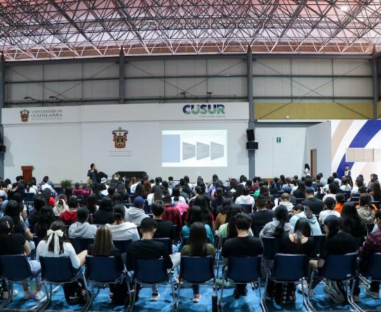 Conferencia en el CUSur aborda la contención emocional y los protocolos ante la violencia Criminal