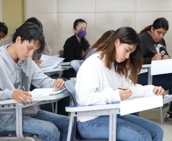 Más de 3 mil 100 aspirantes al CUSur realizan examen de admisión