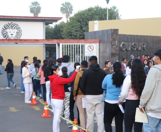 Aspirantes al CUSur presentan examen de admisión al calendario 2023 A