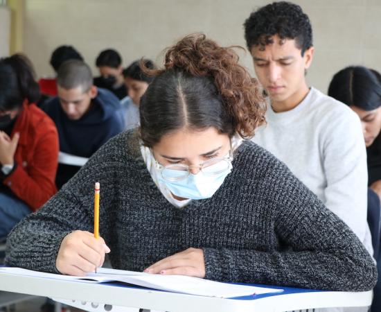 Aspirantes al CUSur presentan examen de admisión al calendario 2023 A