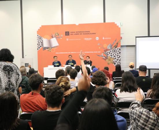 Presentan la aplicación móvil ZAVES en la FIL