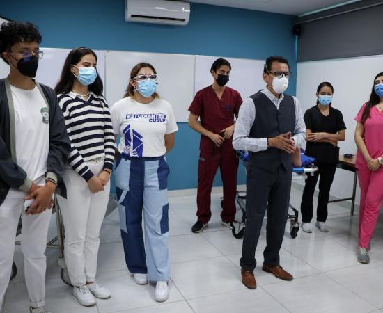 Estudiantes de Medicina se capacitan en exploración física