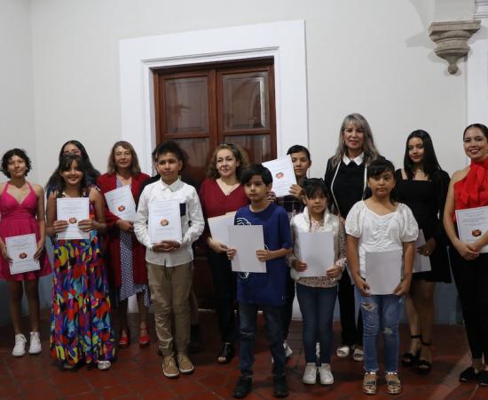 Inauguran exposición pictórica “Somos la expresión en mil colores Kimú” en Casa del Arte