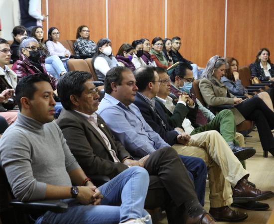 Investigadora argentina presenta libro sobre políticas públicas y calidad de vida en el CUSur