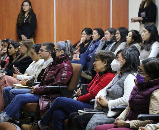 Investigadora argentina presenta libro sobre políticas públicas y calidad de vida en el CUSur
