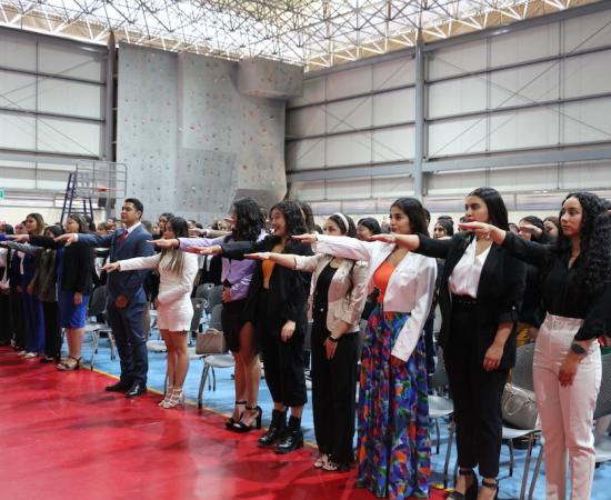 Entregan actas de titulación en el CUSur