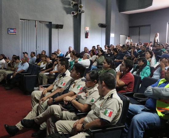 Rector del CUSur imparte conferencia sobre calidad de vida en el trabajo