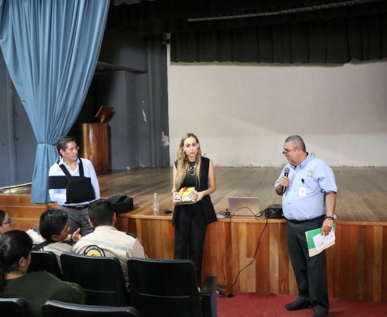 Rector del CUSur imparte conferencia sobre calidad de vida en el trabajo