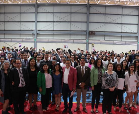 Entregan actas de titulación en el CUSur